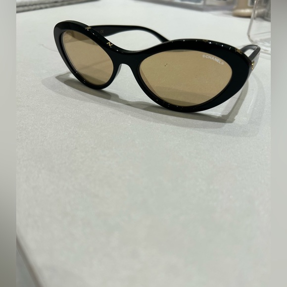 Chanel sunglasses with mirrored lenses - Picture 3 of 4